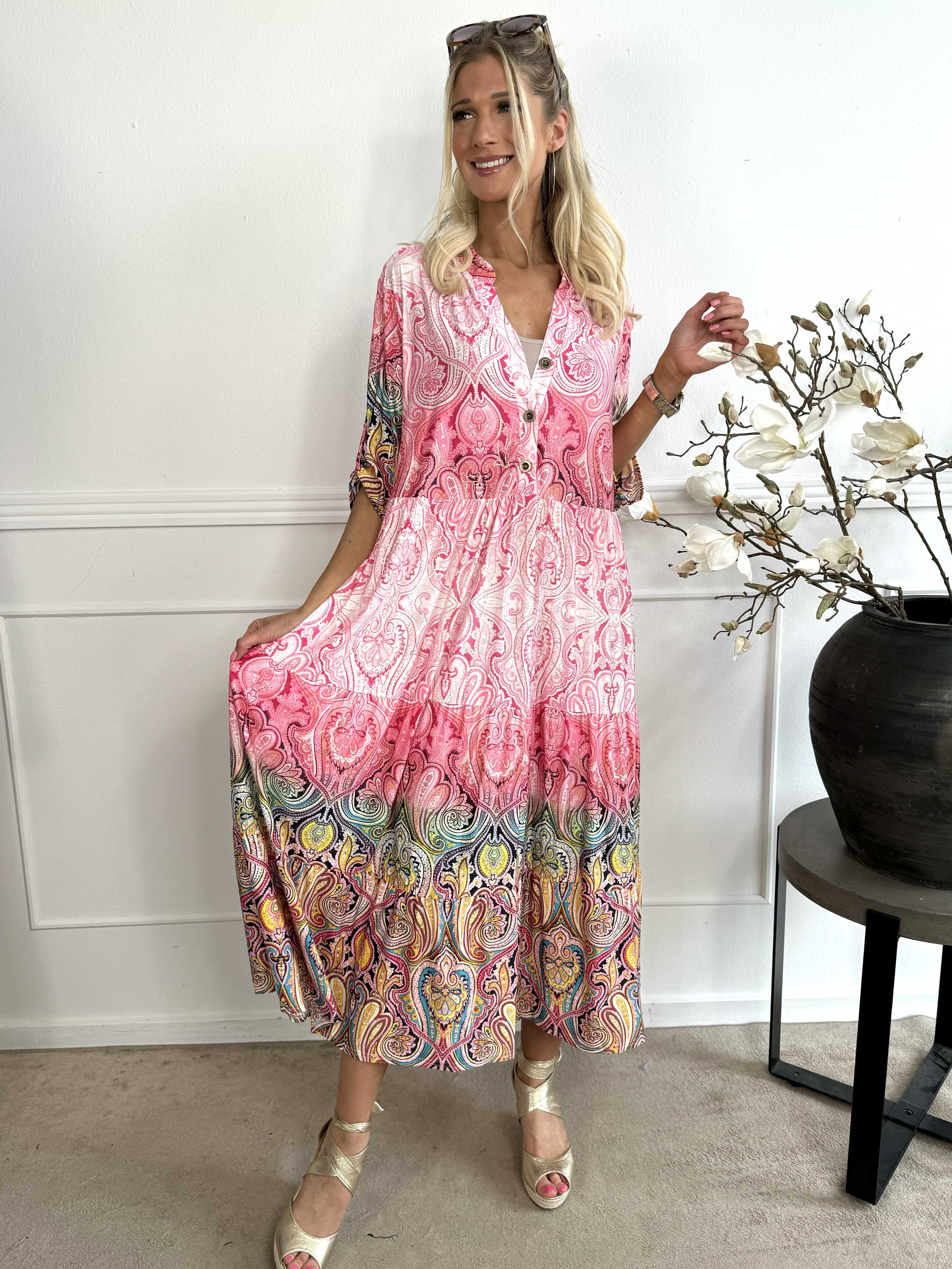 Milano Tamaria - Långklänning med fint tryck i lager-på-lager-look